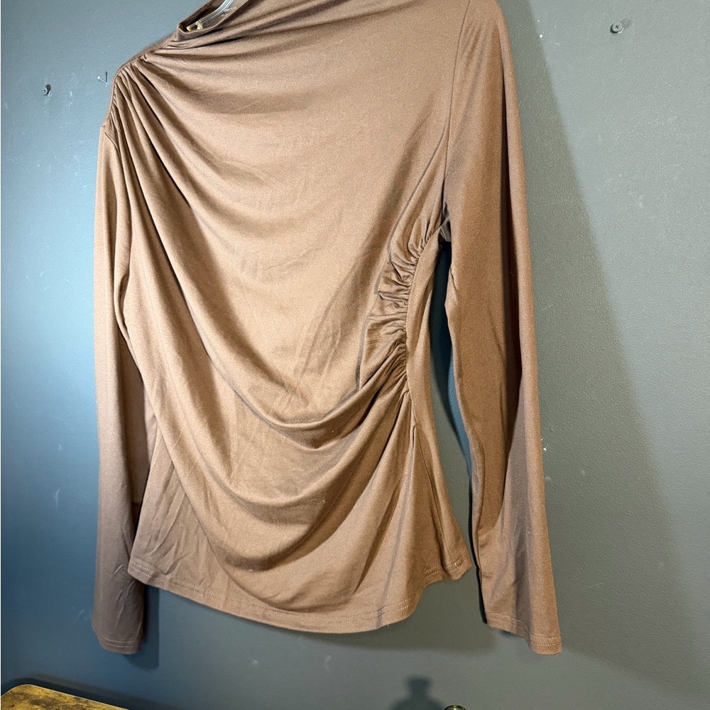 Draped women’s top. NEW - Picture 2 of 5